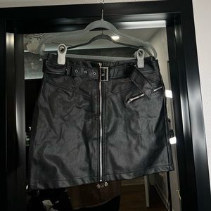 MISSGUIDED LEATHER SKIRT